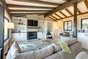 Condo w/ Lake Views - 1 Mi to Diamond Peak Ski!