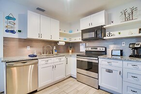 Sunny Gulfport Home: Walk to Art District + Beach!