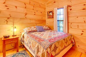 Hendersonville Creekside Cabin: Near Dupont Forest