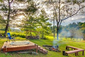 Hendersonville Creekside Cabin: Near Dupont Forest