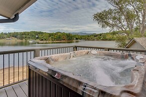 Lakefront Hayesville Retreat w/ Private Swim Dock