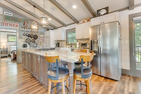 Lakefront Hayesville Retreat w/ Private Swim Dock