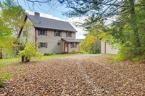 Charming Putney Home: Porch, Grill & Hiking Trails
