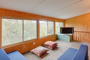 Charming Putney Home: Porch, Grill & Hiking Trails