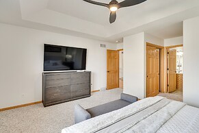 Luxury 'prairie Retreat': 5 Min From Madison!