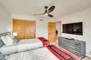Luxury 'prairie Retreat': 5 Min From Madison!