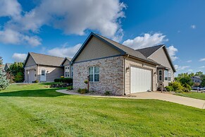 Luxury 'prairie Retreat': 5 Min From Madison!