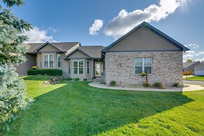 Luxury 'prairie Retreat': 5 Min From Madison!