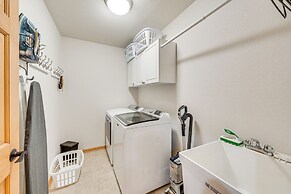 Luxury 'prairie Retreat': 5 Min From Madison!