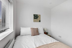 Beautiful 3 Bed Abode in Hanwell