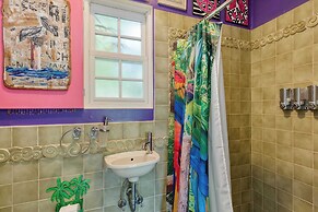 Monkey House by Avantstay Pool, by Duval Street