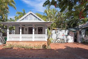 Monkey House by Avantstay Pool, by Duval Street