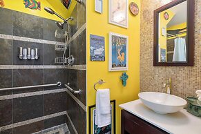 Monkey House by Avantstay Pool, by Duval Street