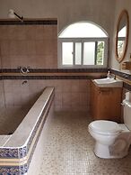 Casa Qatzij - Guest House