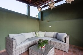 3BR Home with Rooftop & Garage in Centro