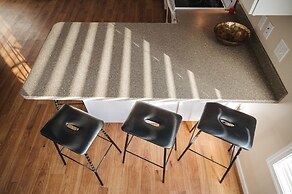 Engle Farmhouse 5BDR Vineyard Views