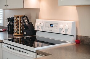 Engle Farmhouse 5BDR Vineyard Views