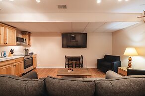 Engle Farmhouse 5BDR Vineyard Views