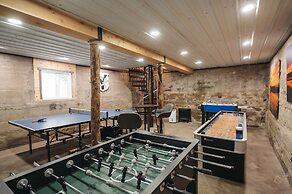 Engle Farmhouse 5BDR Vineyard Views