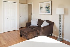 Engle Farmhouse 5BDR Vineyard Views