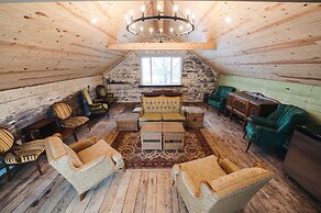 Engle Farmhouse 5BDR Vineyard Views