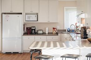 Engle Farmhouse 5BDR Vineyard Views