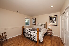 Engle Farmhouse 5BDR Vineyard Views