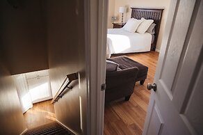 Engle Farmhouse 5BDR Vineyard Views