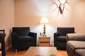 Engle Farmhouse 5BDR Vineyard Views