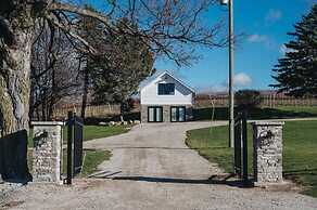 Engle Farmhouse 5BDR Vineyard Views