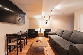 Engle Farmhouse 5BDR Vineyard Views