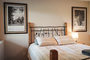 Engle Farmhouse 5BDR Vineyard Views