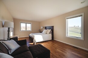 Engle Farmhouse 5BDR Vineyard Views