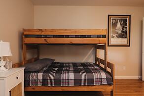 Engle Farmhouse 5BDR Vineyard Views