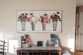 Engle Farmhouse 5BDR Vineyard Views