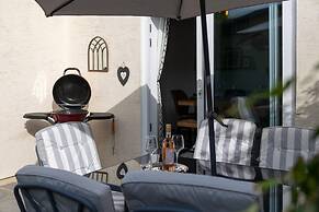 Harley s Way - Short Walk to Beach and Village