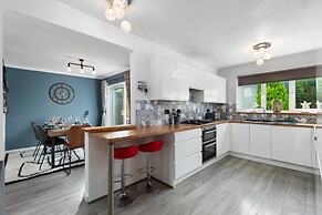 Harley s Way - Short Walk to Beach and Village