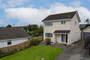 Harley s Way - Short Walk to Beach and Village