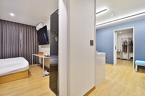 Calmrest Hotel