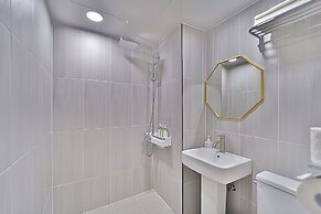 Calmrest Hotel