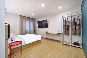 Calmrest Hotel