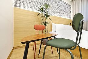 Calmrest Hotel
