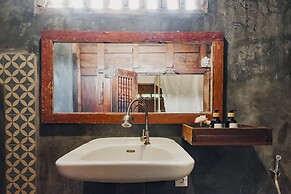 TwoSpaces Living at Kayu Beach Villa