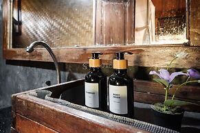 TwoSpaces Living at Kayu Beach Villa