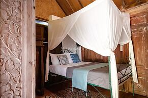 TwoSpaces Living at Kayu Beach Villa