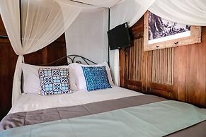 TwoSpaces Living at Kayu Beach Villa