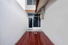 OYO Life 3055 Rumah Enin