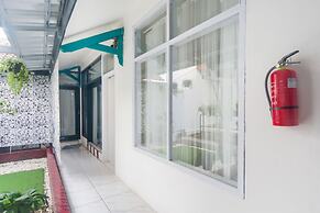 OYO Life 3055 Rumah Enin