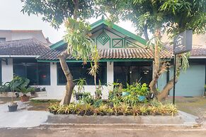 OYO Life 3055 Rumah Enin
