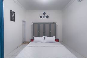 OYO Life 3055 Rumah Enin